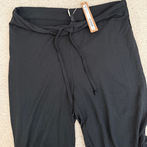 SKIMS Sleep Pants - Picture 6 of 7